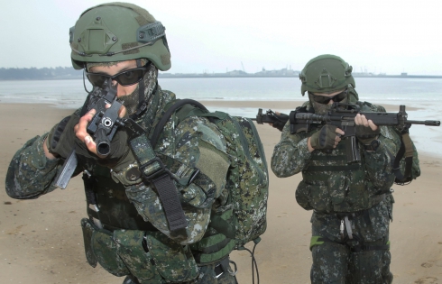  KINMEN-TAIWAN - 28/05/2019.Taiwan Marines Special Force during a anti-invasion drill in Kinmen island. The live firing was part of annual exercices designed to prove the military's capabilities to repel any Chinese attack. China and Taiwan split during a civil war in 1949, but China claims Taiwan island as its territory.(Photo by Patrick Aventurier/Sipa)