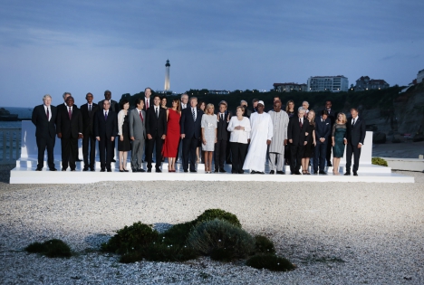  G7 leaders and guests pose for a family picture on the second day of the annual G7 summit in Biarritz, France, 25 August 2019, on the G7 summit.(First row) LtoR Britain's Prime Minister Boris Johnson, South Africa's President Cyril Ramaphosa, Rwanda's President Paul Kagame, African Union Chair Egyptian President Abdel Fattah el-Sisi, Japan's Prime Minister Shinzo Abe, Canada's Prime Minister Justin Trudeau, US President Donald Trump, France's  President Emmanuel Macron, Germany's Chancellor Angela Merkel, Senegal's President Macky Sall, Burkina Faso's President Roch Marc Christian Kabore, Chile's President Sebastian Pinera, Italy's Prime Minister Giuseppe Conte, European Council President Donald Tusk.
(Second row) Chile's President Sebastian Pinera (L), Chairperson of the African Union Commission Moussa Faki Mahamat (2ndL), Australian Prime Minister Scott Morrison (4thL), United Nations Secretary-General Antonio Guterres (6thR), India's Prime Minister Narendra Modi (5thR), Spain's Prime Minister Pedro Sanchez (3rdR), OECD Secretary-General Jose Angel Gurria (2ndR), African Development Bank president Akinwumi Adesina (R) .The G7 Summit runs from 24 to 26 August in Biarritz.
(Photo Patrick Aventurier)
