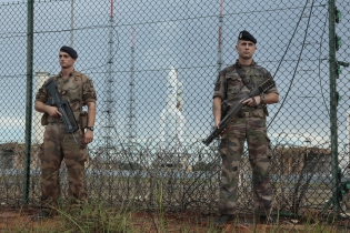  KOUROU, FRENCH GUIANA - NOVEMBER 26:The french army of 9e RIMA secure the launch pad of Ariane 5 at the Guyane European Spaceport.With the 250 launch of Ariane launcher family, this year 2020 Arianespace celebrates its 40th anniversary, on November 26, 2019 in Kourou, French Guiana. Since 1980 the company Arianespace conducting a combined total of 318 launches with 688 spacecraft passengers for more than 100 customers, performed by 250 Ariane launchers and new Vega, Soyuz. Ariane launcher family 1,2,3,4,5 versions in service from European Spaceport in French Guiana since 24/12/1979. The future will be ensured with the upcoming Ariane 6.(Photo by Patrick Aventurier/Getty Images)