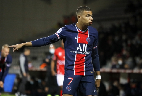  Paris Saint-Germain's French forward Kylian Mbappe during the French Ligue 1 football match between Nimes (NO) and Paris Saint Germain (PSG) at the Costieres Stadium in Nimes, southern France, on October 16, 2020. Photo by Patrick Aventurier/ABACAPRESS.COM