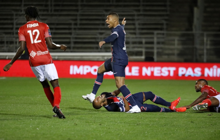  Paris Saint-Germain's French forward Kylian Mbappe during the French Ligue 1 football match between Nimes (NO) and Paris Saint Germain (PSG) at the Costieres Stadium in Nimes, southern France, on October 16, 2020. Photo by Patrick Aventurier/ABACAPRESS.COM