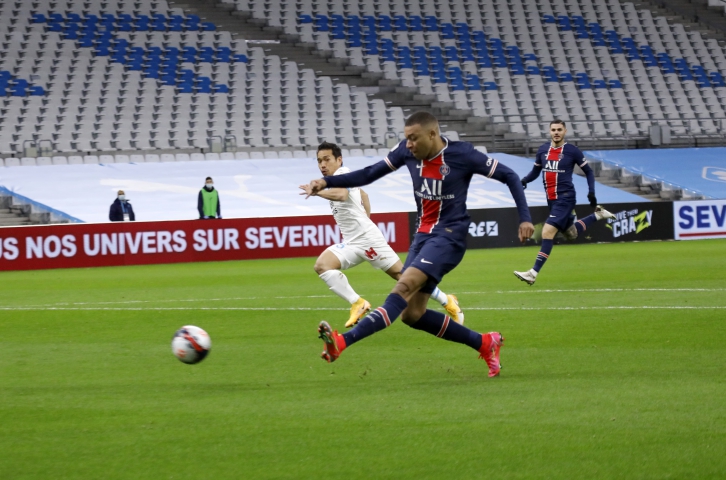  Kylian MBAPPE of PSG score during the League 1 soccer match between Olympique de Marseille and Paris Saint-Germain at empty Velodome stadium due to Coronavirus restriction, in Marseille,France on February 07, 2021.Photo by Patrick Aventurier/Abacapress