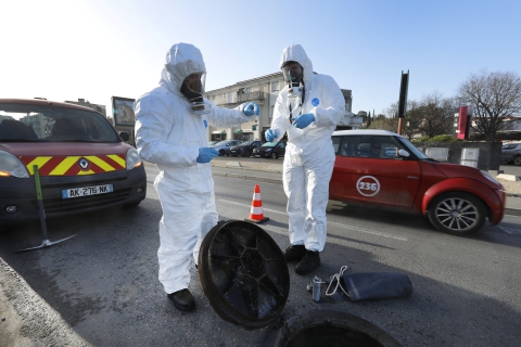 As they have been doing for several months in Marseille, the Marseille firefighters continue to take samples from wastewater to detect the presence of Covid-19. The analyzes will make it possible to establish a precise mapping of the presence of the virus and its variants in the department.Marseille,France on February 24, 2021.Photo by Patrick Aventurier/Abacapress
