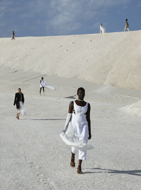  A model walks the runway during the "Le Papier (The Paper)" Jacquemus' Fashion Show on June 27, 2022 in Arles, France.Photo by Patrick Aventurier/ABACAPRESS.COM