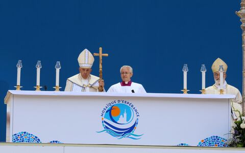  Pope Francis celebrating mass at the Velodrome stadium, in the southern port city of Marseille, France on September 23, 2023. Pope Francis heads to Marseille for a two-day visit focused on the Mediterranean and migration.  Photo by Patrick Aventurier/Abacapress.