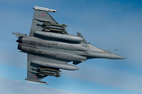  ISTRES, FRANCE - APRIL 09:French air force Rafale figther jet over Mediterranean sea during the air operation "Harmattan", the non-fly zone operations in the critical region on Benghazi in accordance with the United Nations.on April 9, 2011 in Istres, France.  (Photo by SIRPA/ Patrick Aventurier/Getty Images)