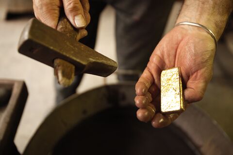  Gold recycling in Paris workshop.Fears related to the scale of the pandemic Covid 19 propelled the price of gold to its all-time on July 27 2020 at 1944,71 dollars an ounce, or more than 67 000 euros per kilo.If we compare the evolution of gold prices to the CAC40 GR index, the ounce of gold gained 16,4%, at the same time the benchmark index of the Paris Bourse lost 17%.Paris,France.Photo by Patrick Aventurier/ABACAPRESS.COm